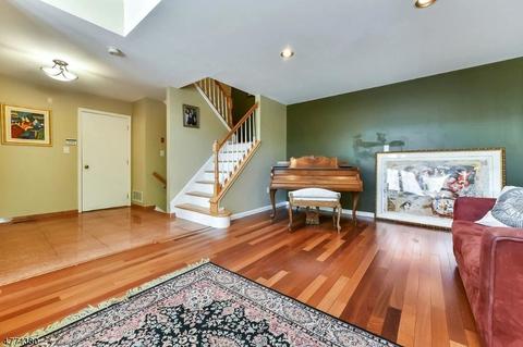 23 Harrier Ct, Wayne, NJ 07470 photo 4