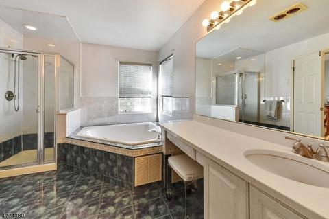 23 Harrier Ct, Wayne, NJ 07470 photo 15