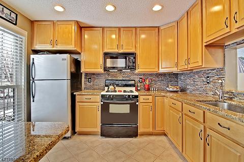 104 Baldwin Ct, Bernards, NJ 07920 photo 4