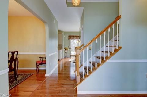 5 Stapleton Ct, Bridgewater, NJ 08807 photo 2