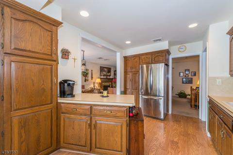 85 Magnolia Pl, Wayne, NJ 07470 photo 5