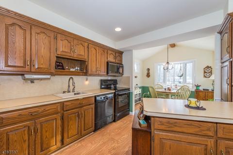 85 Magnolia Pl, Wayne, NJ 07470 photo 3
