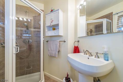 85 Magnolia Pl, Wayne, NJ 07470 photo 14