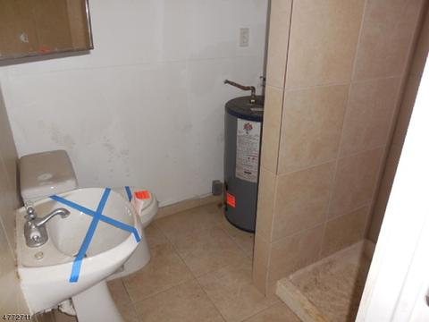 565 Riverside Dr, Wayne, NJ 07470 photo 8