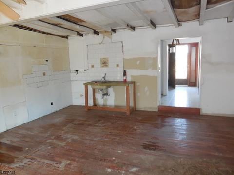 565 Riverside Dr, Wayne, NJ 07470 photo 4