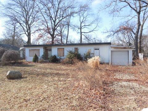 565 Riverside Dr, Wayne, NJ 07470 photo 1