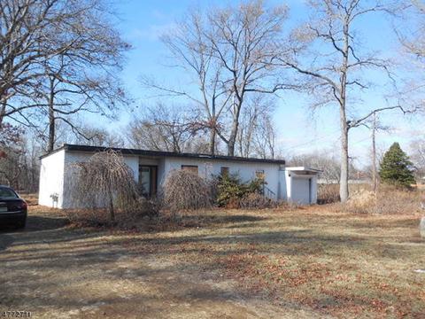 565 Riverside Dr, Wayne, NJ 07470 photo 2