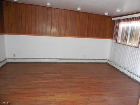 565 Riverside Dr, Wayne, NJ 07470 photo 9