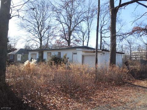 565 Riverside Dr, Wayne, NJ 07470 photo 3