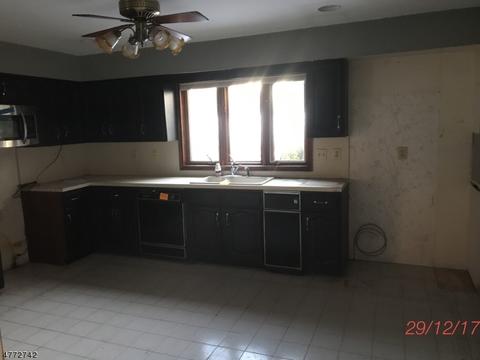 27 Louisa Ct, Wayne, NJ 07470 photo 8