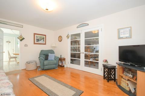 112 Surrey Dr, Wayne, NJ 07470 photo 2