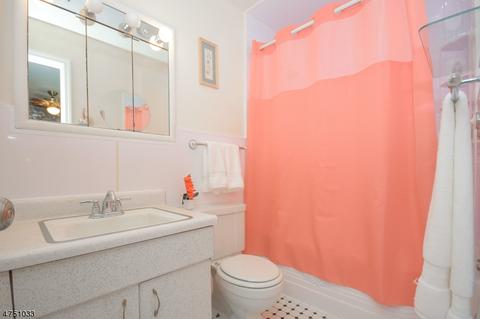 112 Surrey Dr, Wayne, NJ 07470 photo 17