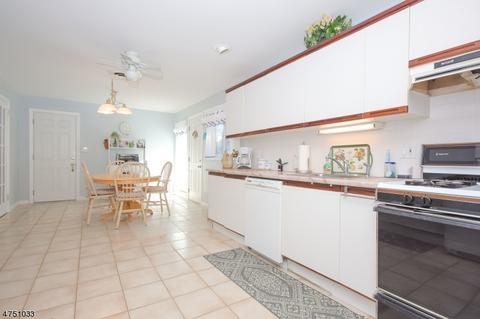 112 Surrey Dr, Wayne, NJ 07470 photo 9