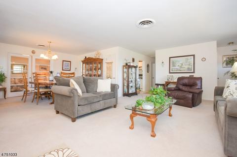 112 Surrey Dr, Wayne, NJ 07470 photo 4