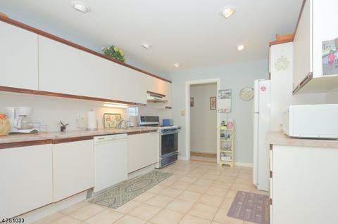 112 Surrey Dr, Wayne, NJ 07470 photo 8