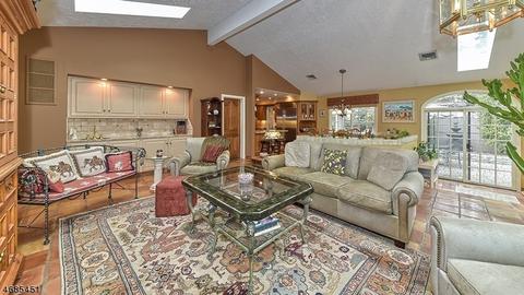 82 Pleasant Vw Dr, Wayne, NJ 07470 photo 2