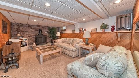 82 Pleasant Vw Dr, Wayne, NJ 07470 photo 23