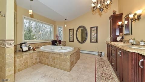 82 Pleasant Vw Dr, Wayne, NJ 07470 photo 16