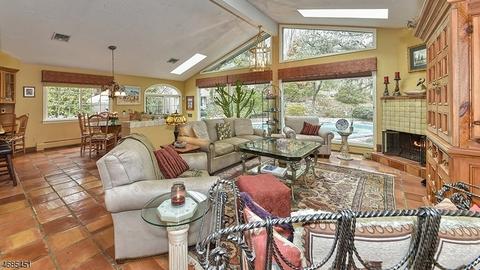 82 Pleasant Vw Dr, Wayne, NJ 07470 photo 1