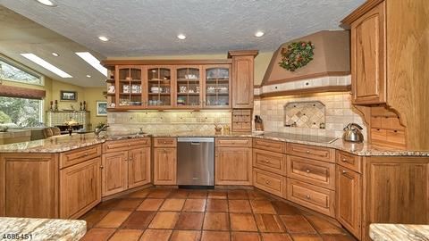 82 Pleasant Vw Dr, Wayne, NJ 07470 photo 11
