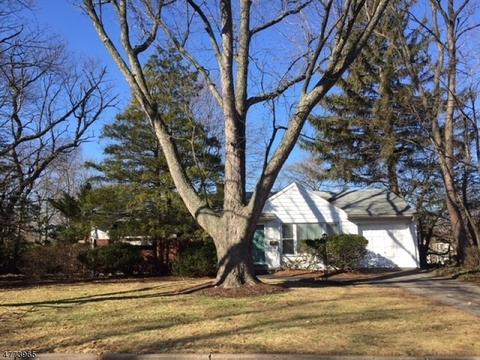 223 Hillcrest Dr, Paramus, NJ 07652 photo 2