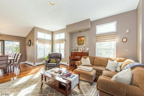 80 Worcester Dr, Wayne, NJ 07470 photo 2