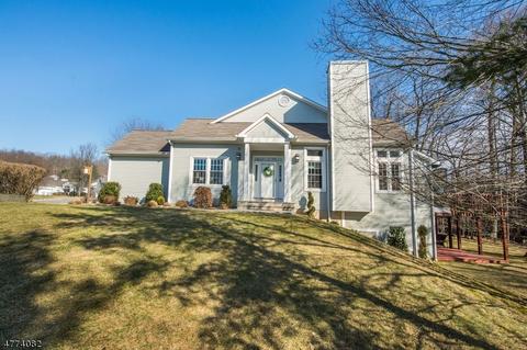 80 Worcester Dr, Wayne, NJ 07470 photo 1