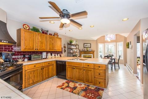 80 Worcester Dr, Wayne, NJ 07470 photo 5