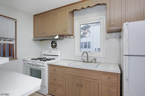 21 Devonshire Rd, Cedar Grove, NJ 07009 photo 9