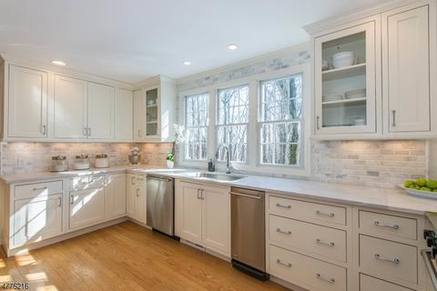 3 Glenbrook Dr, Mendham, NJ 07945 photo 2