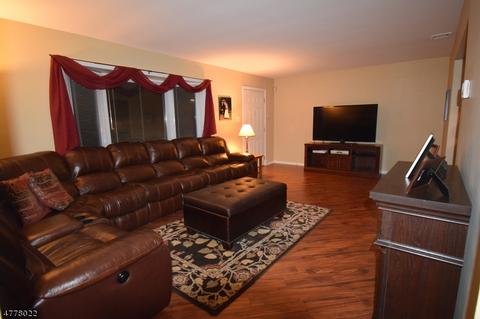9 Stuart Ln, Wayne, NJ 07470 photo 6
