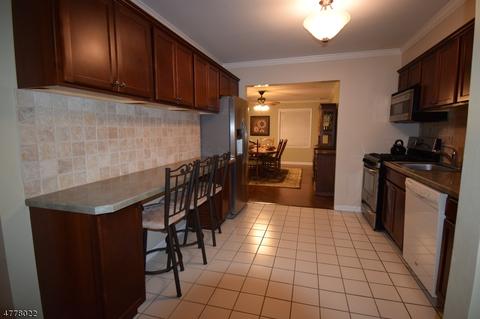 9 Stuart Ln, Wayne, NJ 07470 photo 5