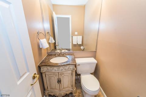 7 Weston Ct, Wayne, NJ 07470 photo 22