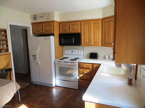 63 Castles Dr, Wayne, NJ 07470 photo 4