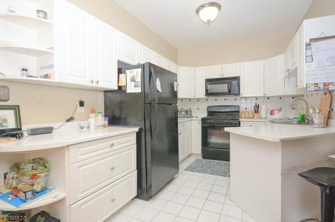 8302 Brittany Dr, Wayne, NJ 07470 photo 5
