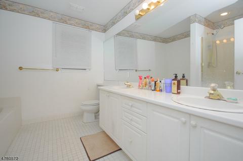 8302 Brittany Dr, Wayne, NJ 07470 photo 9