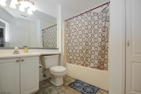 8302 Brittany Dr, Wayne, NJ 07470 photo 7