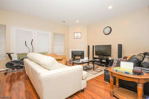 8302 Brittany Dr, Wayne, NJ 07470 photo 3