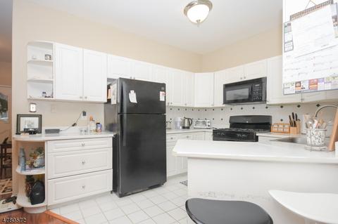 8302 Brittany Dr, Wayne, NJ 07470 photo 4