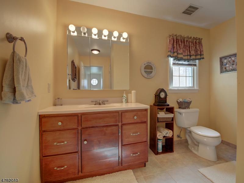  658 Ramapo Valley Rd, Oakland, NJ 07436 photo 13