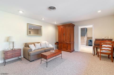 110 Herrick Rd, Wayne, NJ 07470 photo 5