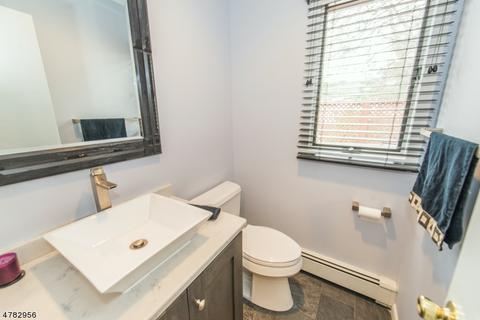 7 Woods End Ct, Wayne, NJ 07470 photo 9