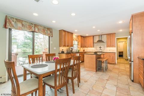 7 Woods End Ct, Wayne, NJ 07470 photo 4