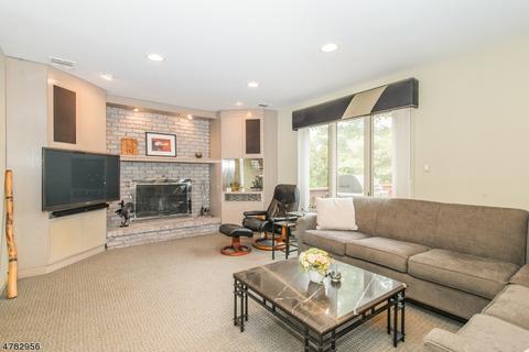 7 Woods End Ct, Wayne, NJ 07470 photo 6