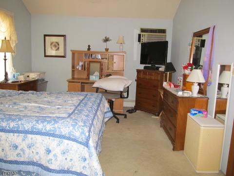 25 Toquet St, Haskell, NJ 07420 photo 9