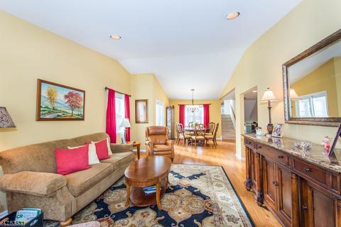 116 Bunker Hill Rd, Wayne, NJ 07470 photo 2