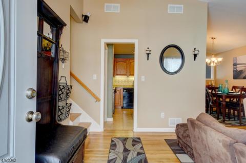 21 Taylor St, Dover, NJ 07801 photo 2