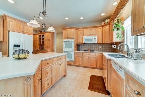 9 Jenny Ln, Wayne, NJ 07470 photo 9
