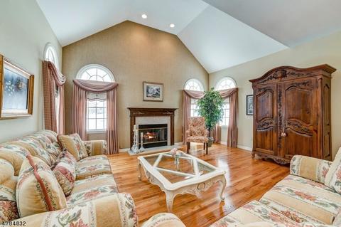 9 Jenny Ln, Wayne, NJ 07470 photo 3