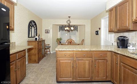 36 Holyoke Rd, Wayne, NJ 07470 photo 7